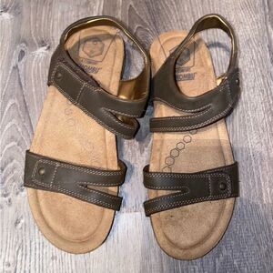Khombu K-Comfort 6 brown sandals